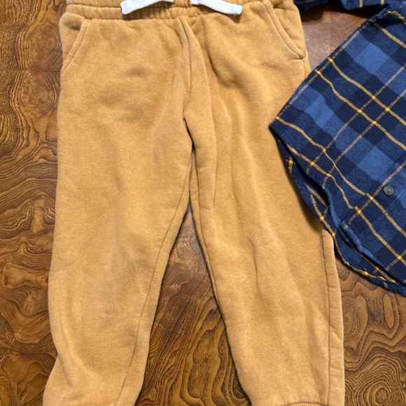 Toddler boys outfit - Picture 3 of 3